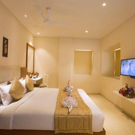 Hotel Ramida Plaza At Delhi Airport Ню Делхи Екстериор снимка