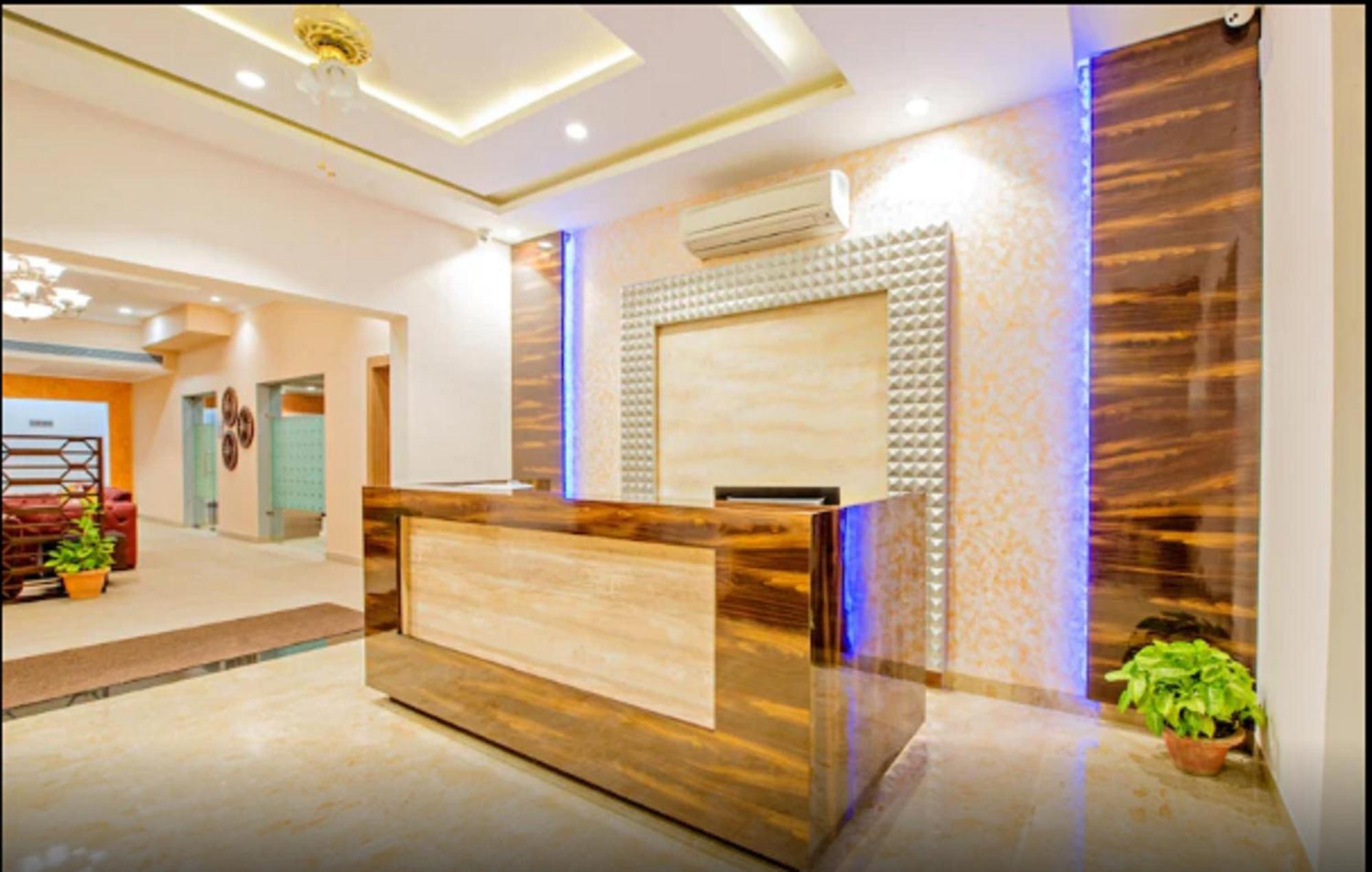 Hotel Ramida Plaza At Delhi Airport Ню Делхи Екстериор снимка