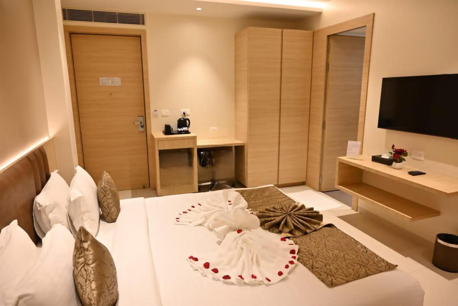 Hotel Ramida Plaza At Delhi Airport Ню Делхи Екстериор снимка