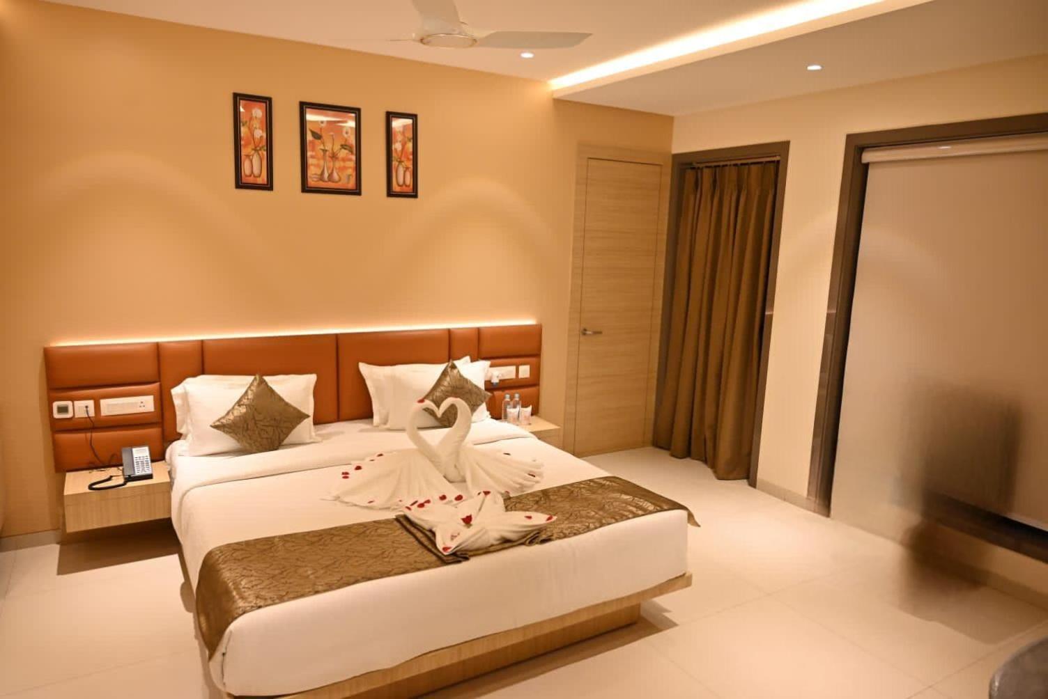 Hotel Ramida Plaza At Delhi Airport Ню Делхи Екстериор снимка