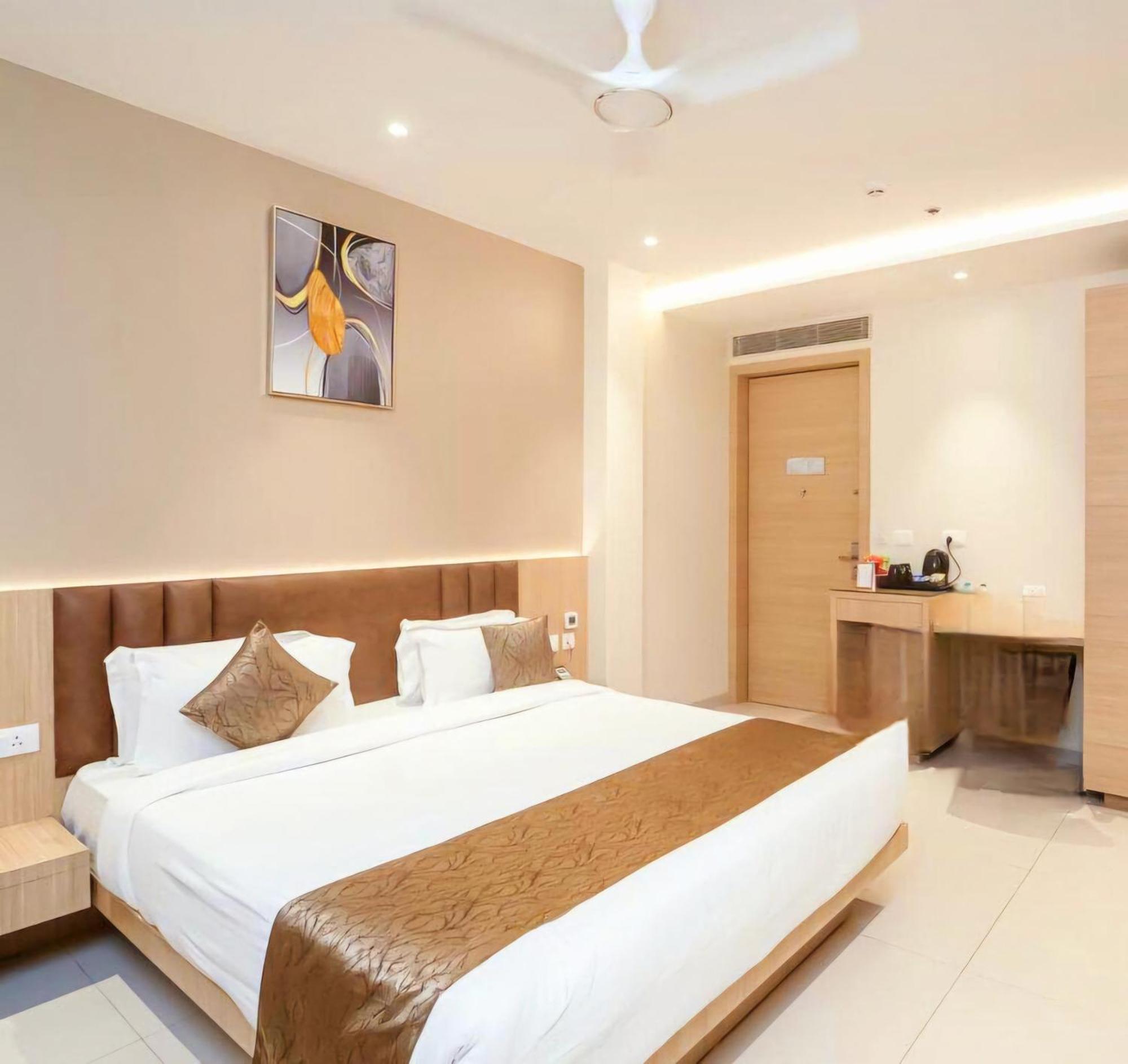 Hotel Ramida Plaza At Delhi Airport Ню Делхи Екстериор снимка