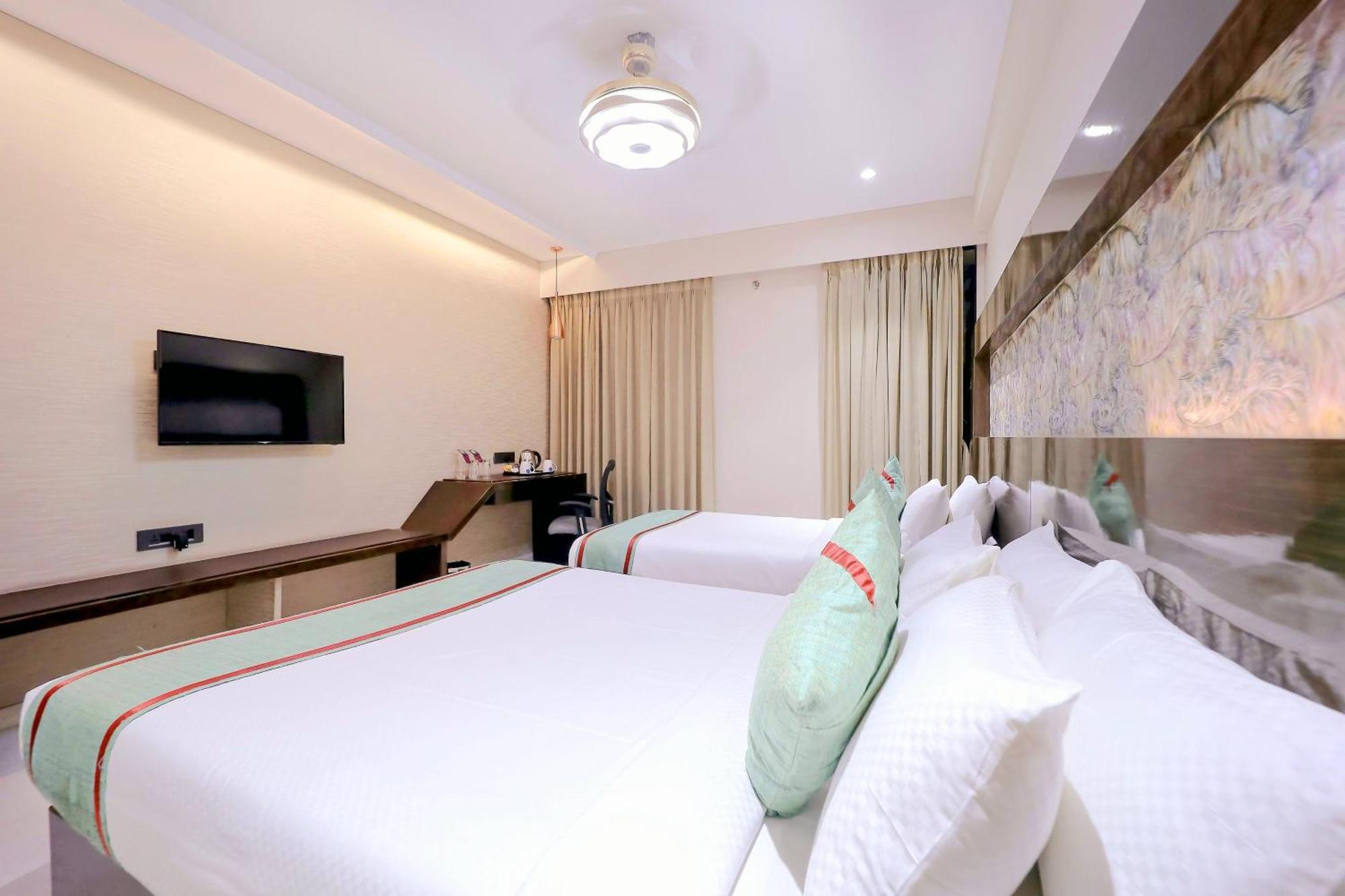 Hotel Ramida Plaza At Delhi Airport Ню Делхи Екстериор снимка
