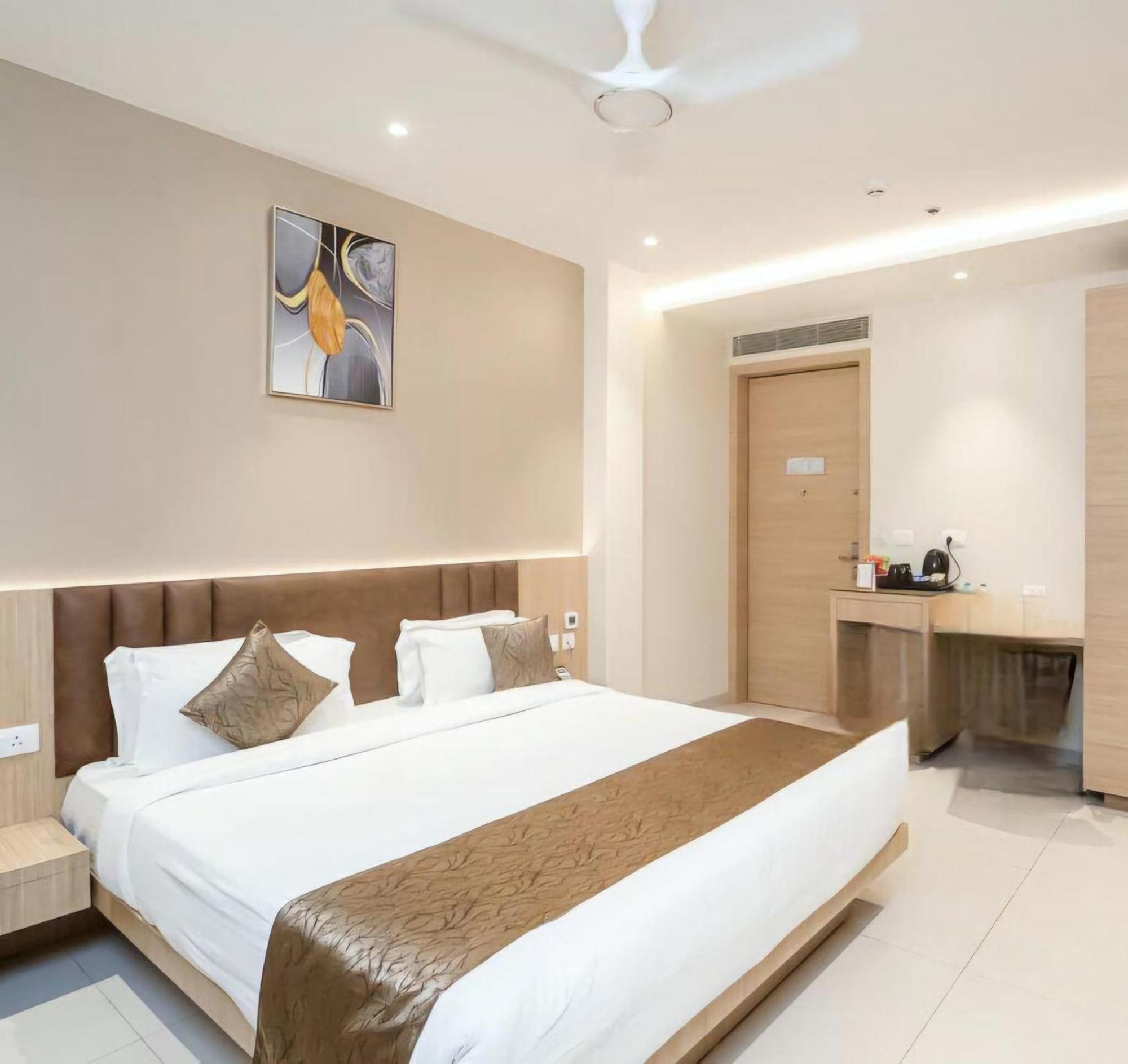 Hotel Ramida Plaza At Delhi Airport Ню Делхи Екстериор снимка